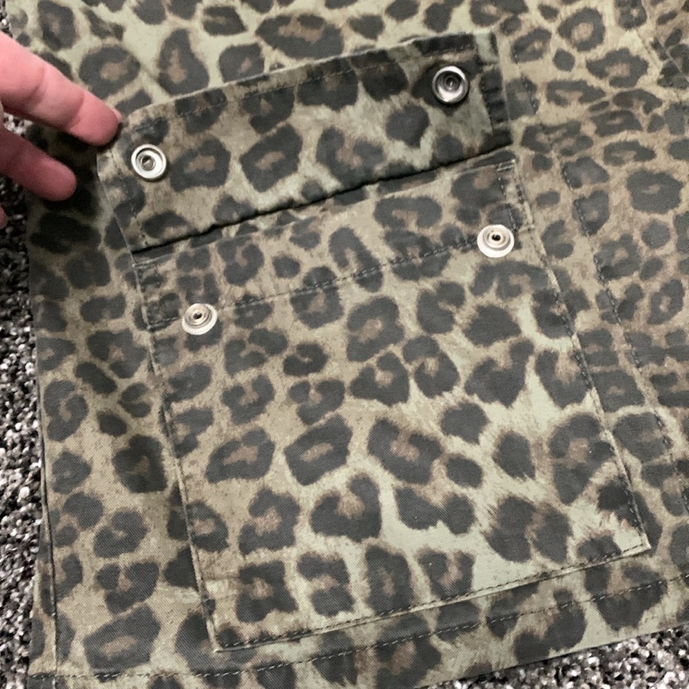 Good American Sage Leopard Denim Jacket - Picture 8 of 11